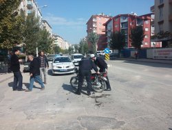 ÜÇGÖZ CADDESİ ÜZERİNDE TRAFİK KAZASI : 2 YARALI