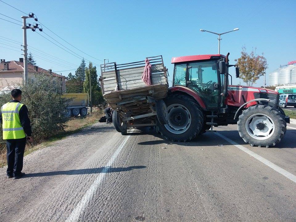 Traktör römork’u şaha kalktı