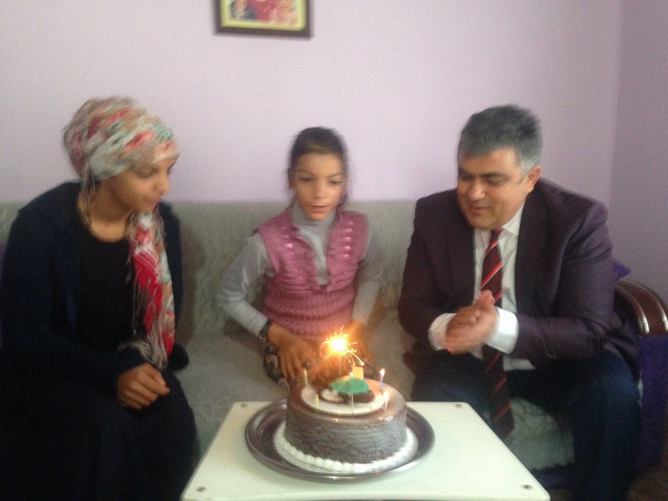 Özgüven’den Seda’ya Doğum Günü Sürprizi