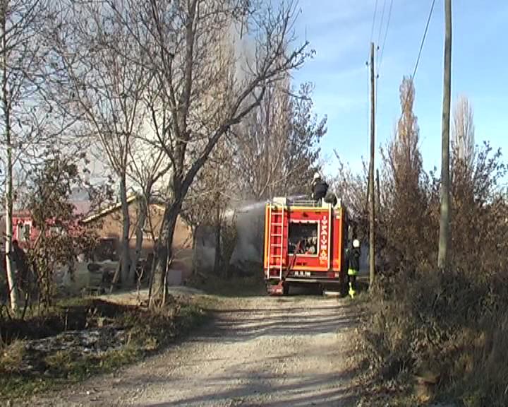 KURU OT YAKMAK İSTEDİ, AHIRI YAKTI