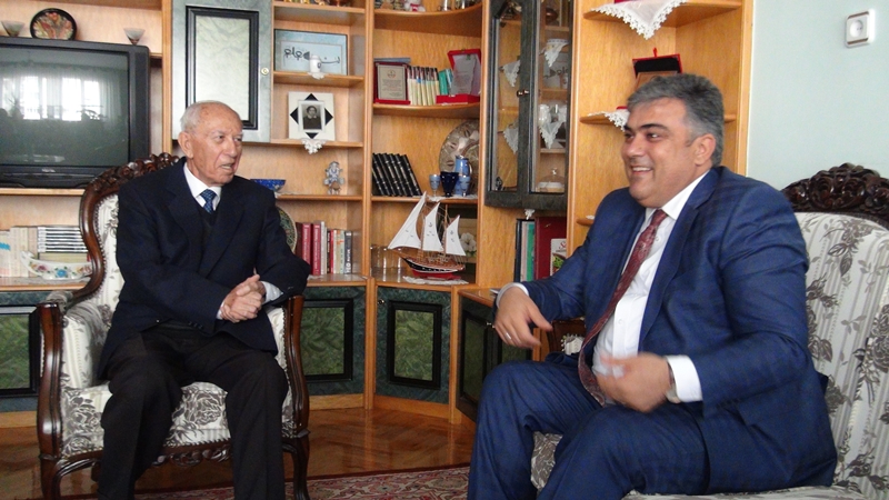 Özgüven Öğretmenlerini Unutmadı