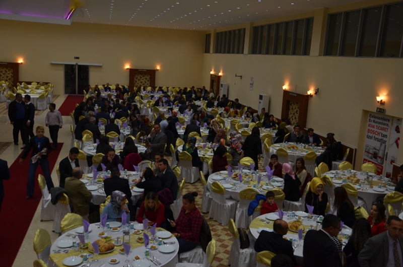 Özgüven'den Öğretmenlere Yemek