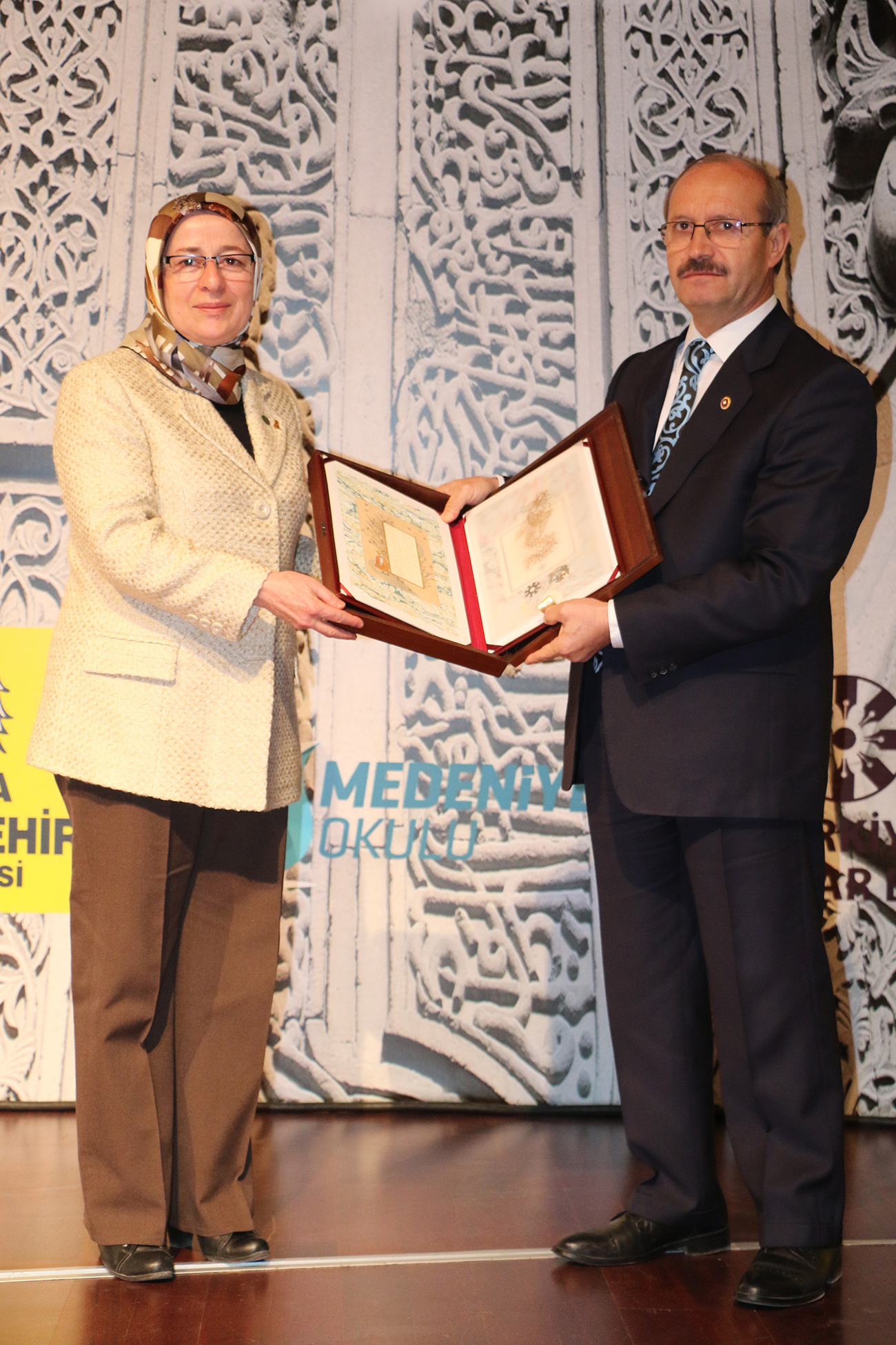 Tarihi Roman ve Romanda Tarih Bilgi Şöleni Sona Erdi