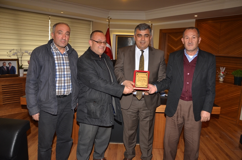 Gözeller'den Özgüven'e Plaket