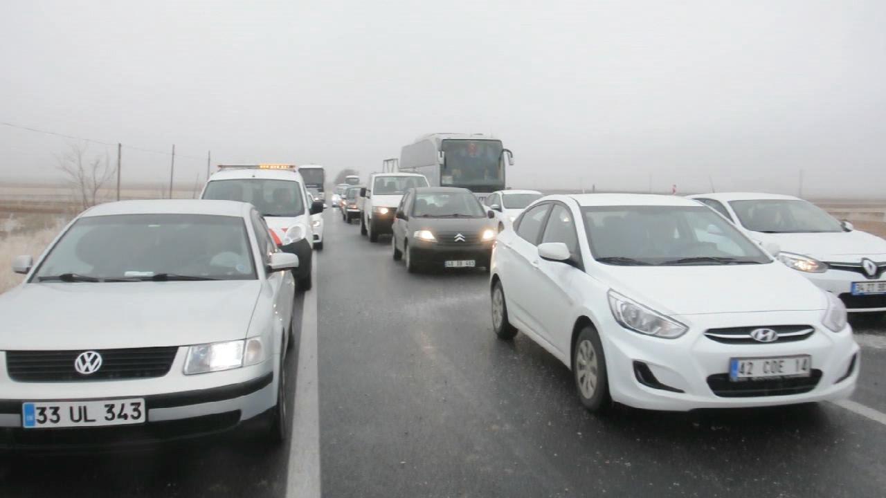 Karaman'da Buzlanma Yol Kapattı