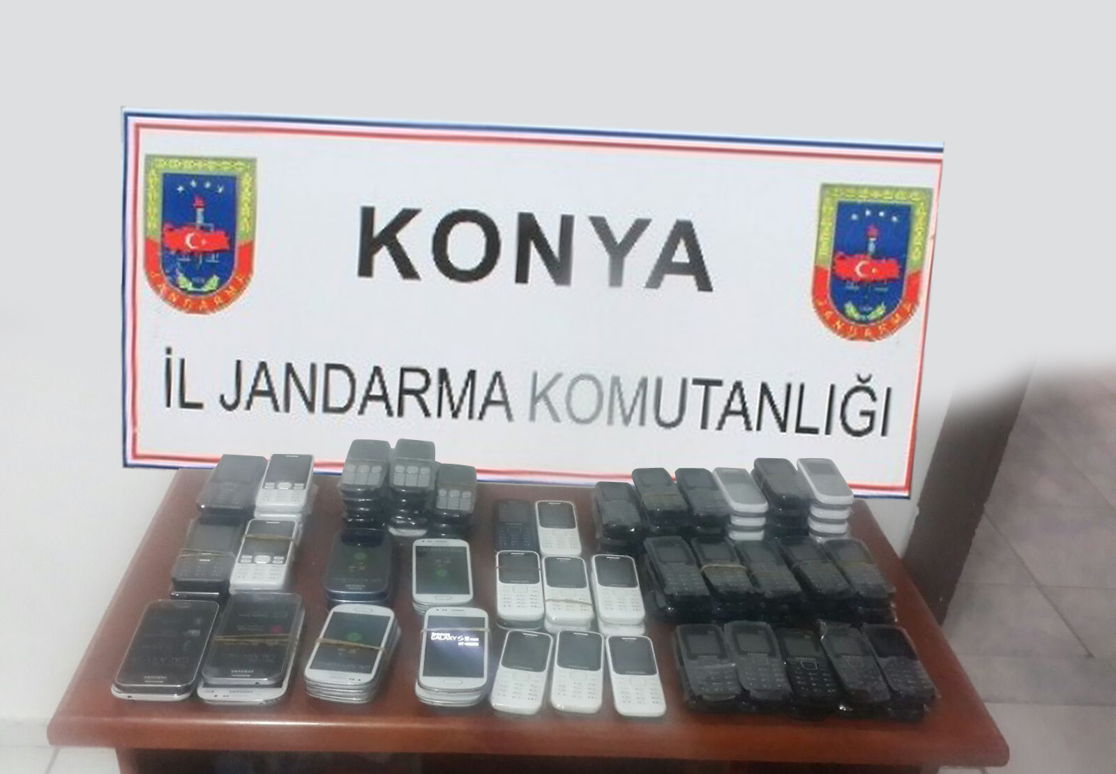 99 Adet Kaçak Telefon Yakalandı