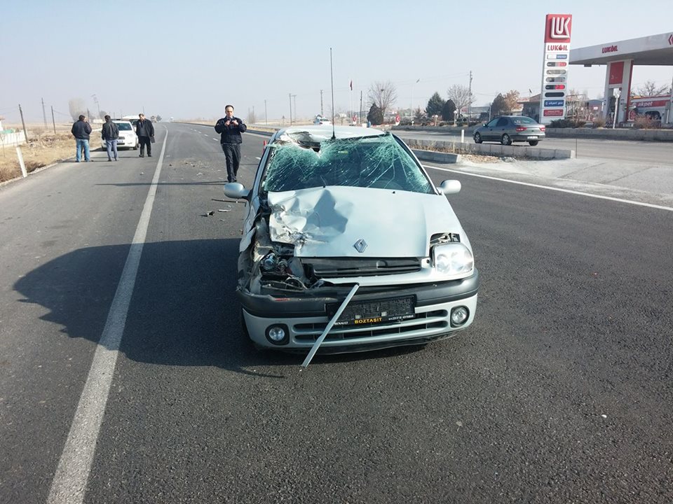 OTOMOBİL TIR’A ARKADAN ÇARPTI