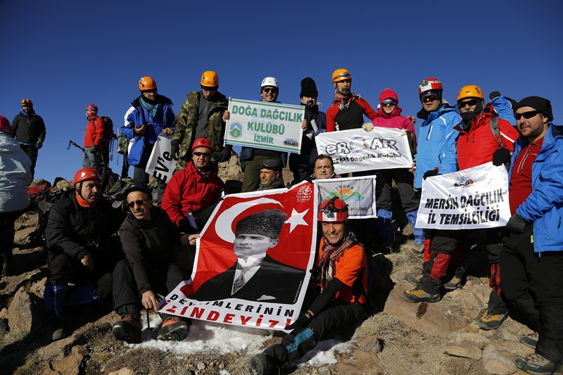 Lösemili çocuklar için Hasandağı zirvesine çıktılar