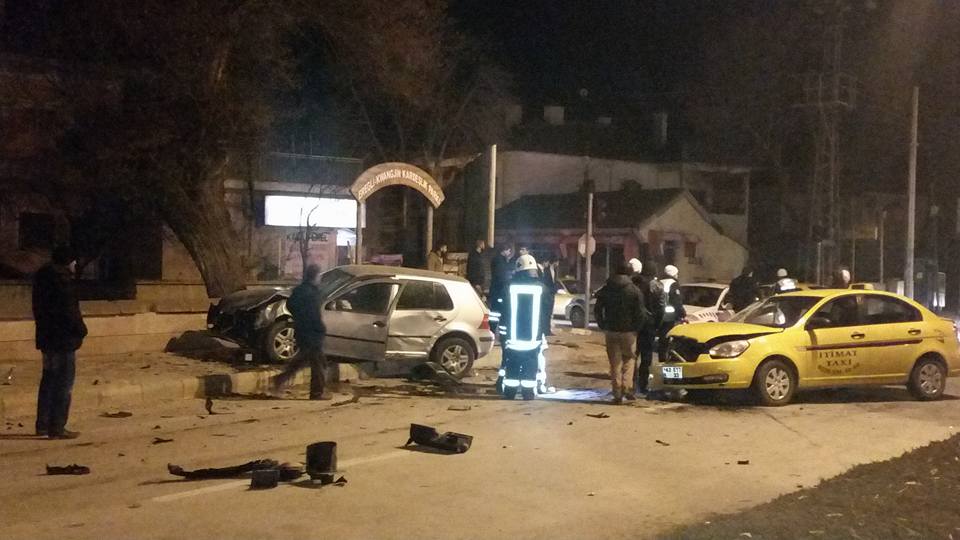 TİCARİ TAKSİ İLE OTOMOBİL ÇARPIŞTI : 1 YARALI