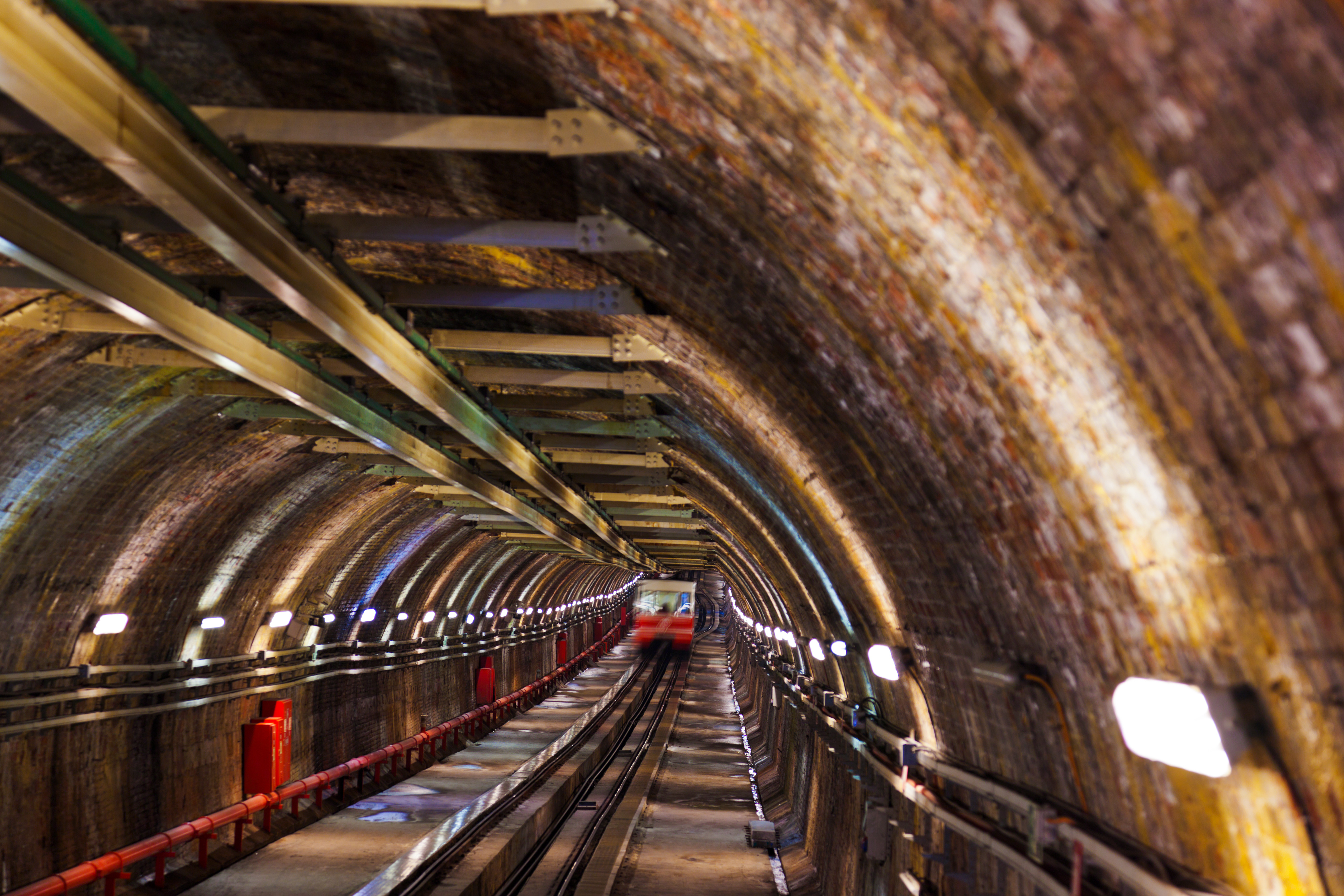 TÜRKİYE, MEGA PROJELERLE GELİŞİYOR