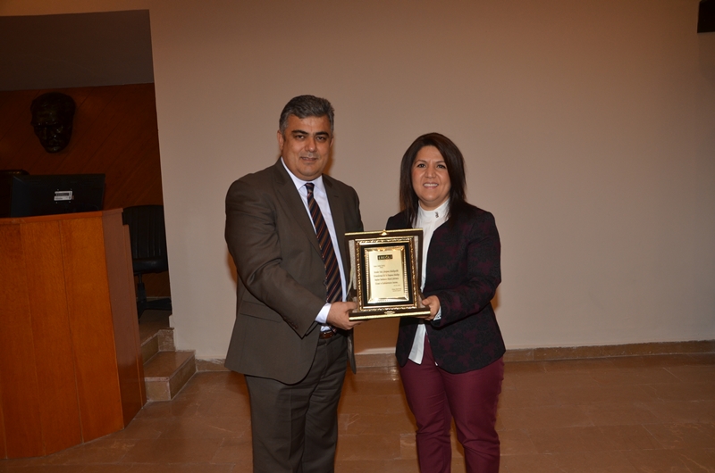 Özgüven'den Savaş'a Teşekkür Plaketi