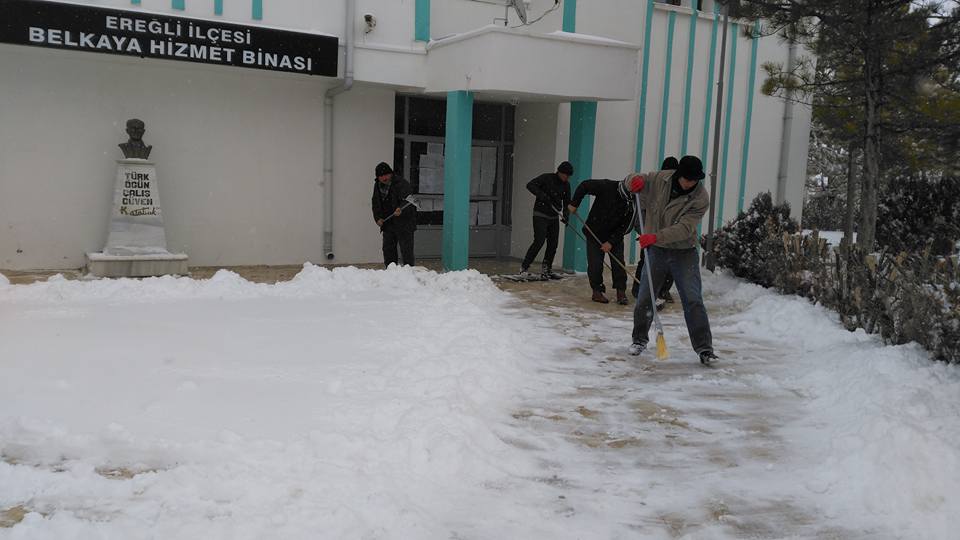 Belkaya Mahallesi'nde Kar Temizleme Çalışması