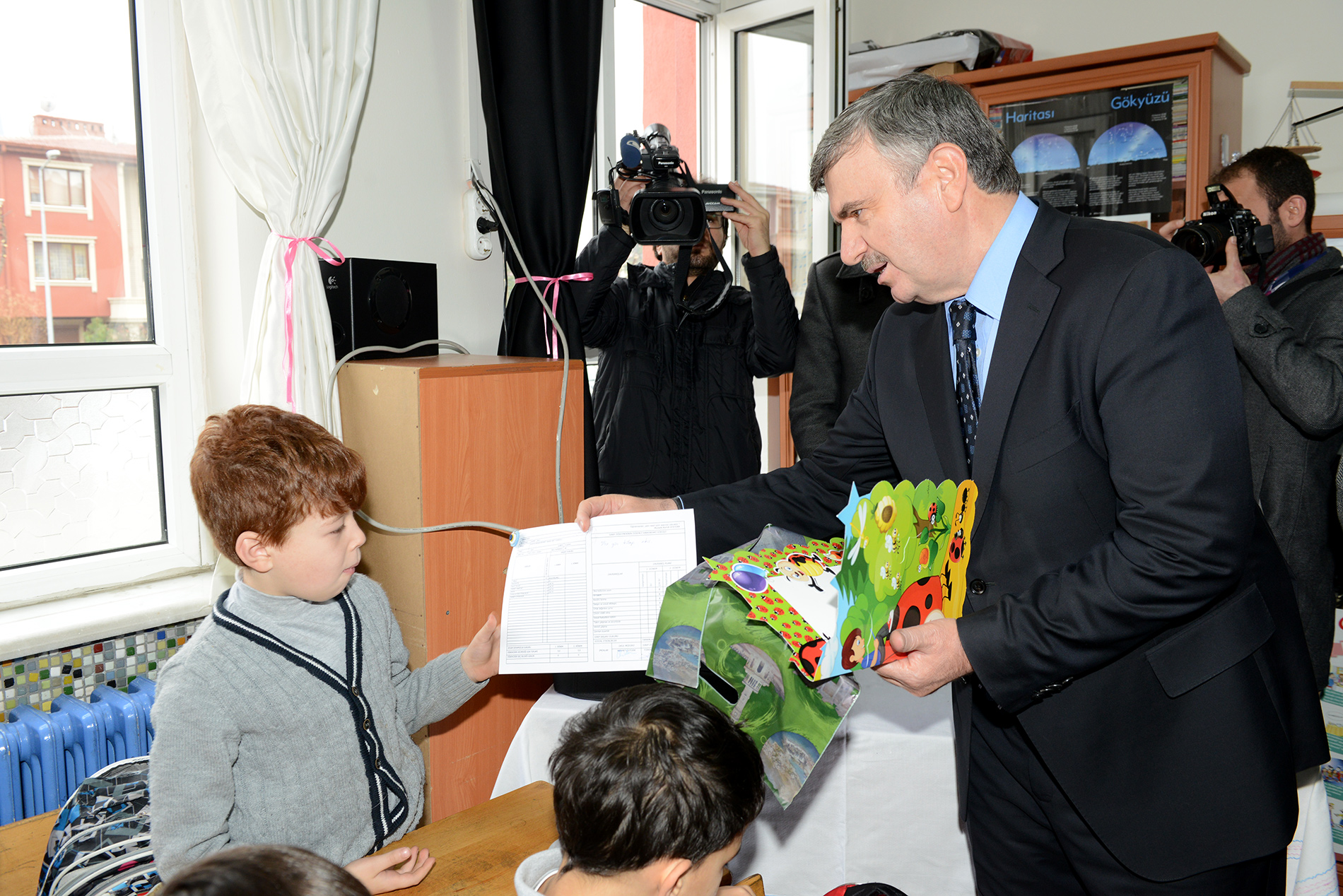 Başkan Akyürek, Karne Heyecanına Ortak Oldu