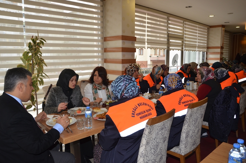 Başkandan Kadın İşçileri Duygulandıran Kahvaltı