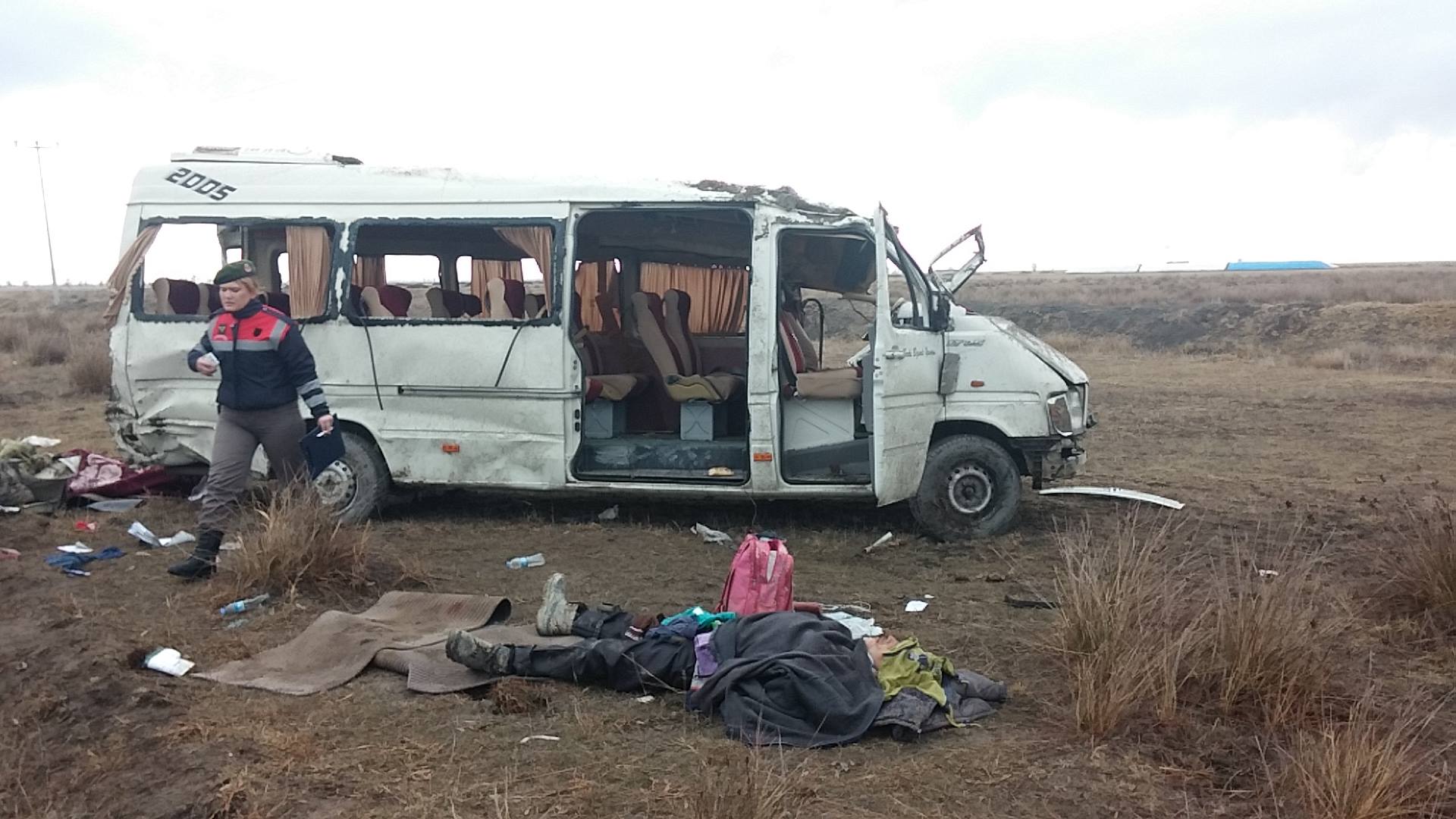 Suriyeli Sığınmacıları Taşıyan Minibüs Devrildi: 1 Ölü, 26 Yaralı