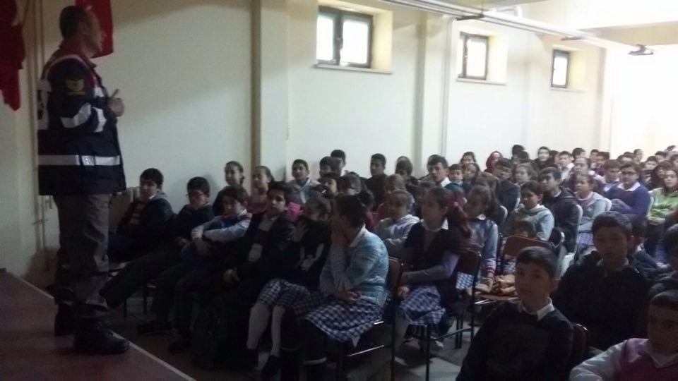 jandarma Trafik Ekiplerinden Öğrencilere Seminer