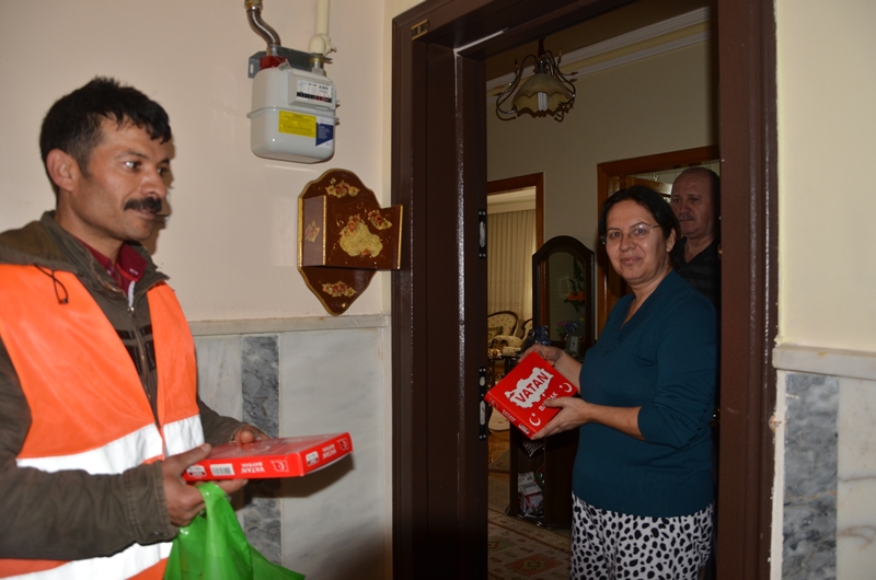 Ereğli Belediyesi 3 Bin Adet Bayrak Dağıttı