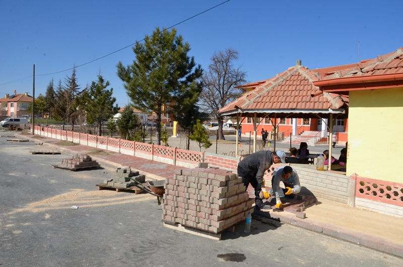 Kaldırım Çalışmaları Sürüyor