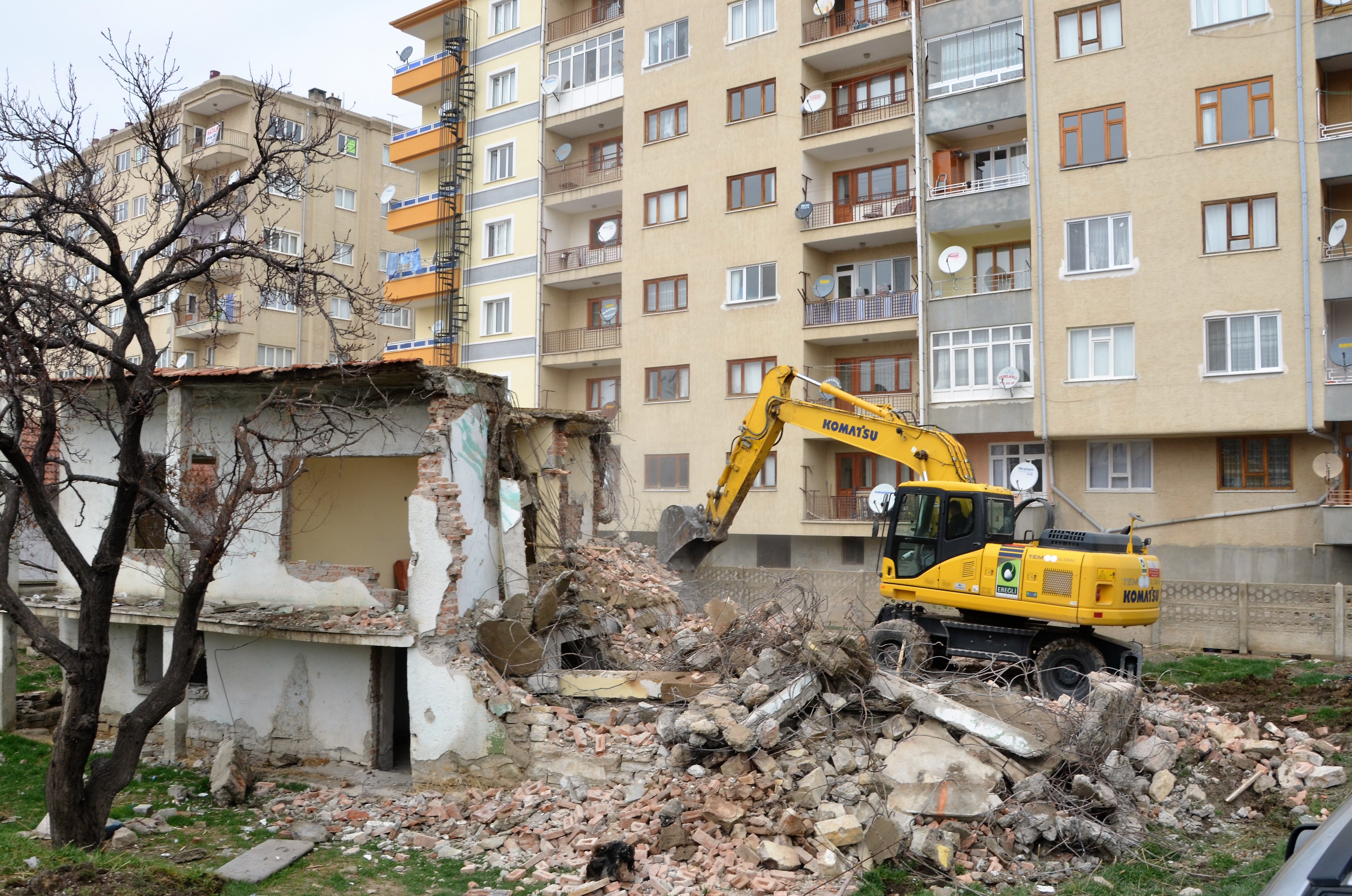 Metruk Evler Yıkılıyor