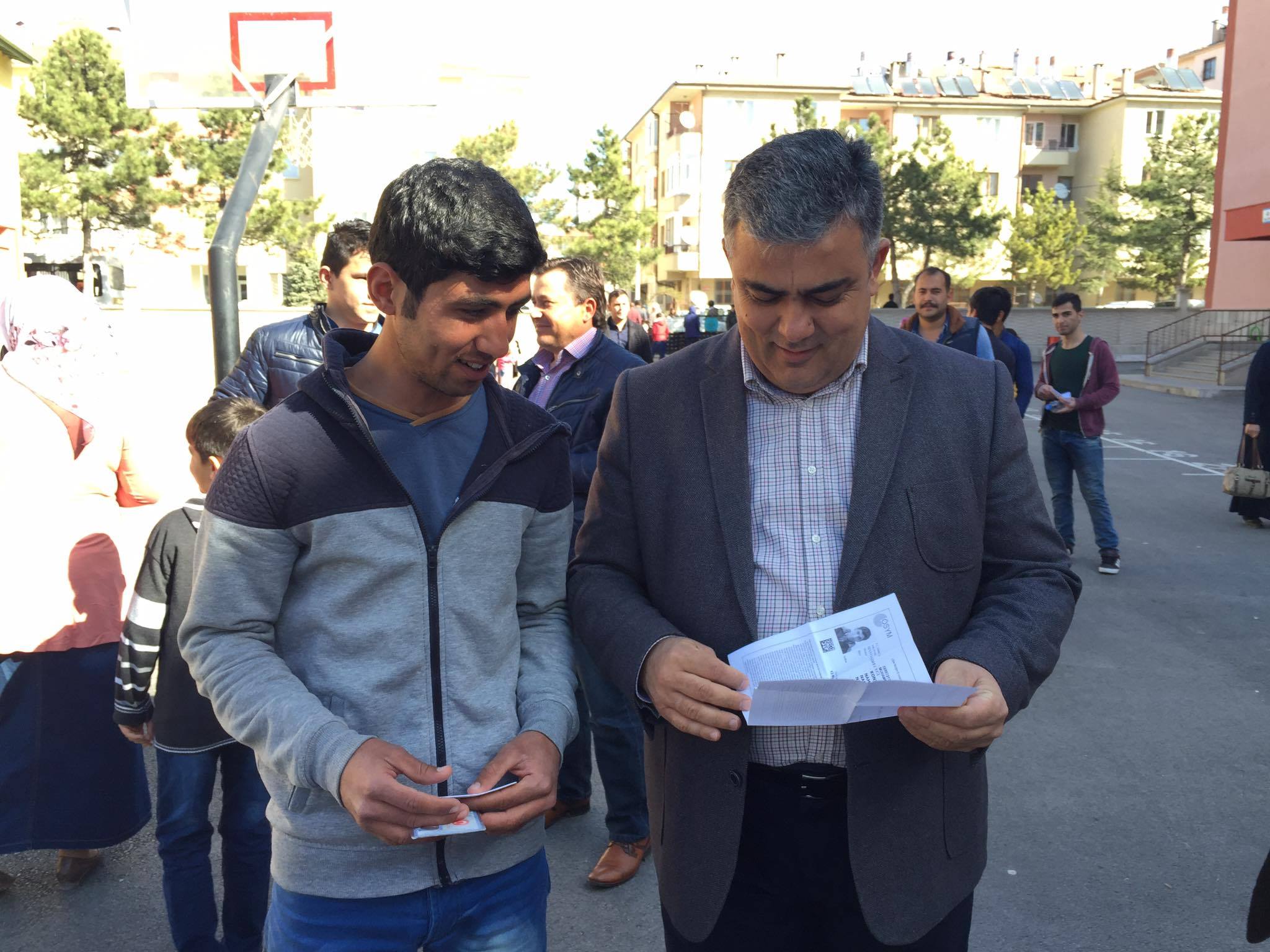 Özgüven Sınav Öncesi Ögrencilere Şans Diledi