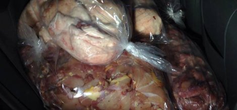 EREĞLİ’DE SURİYELİ SÜRÜCÜNÜN KULLANDIĞI OTOMOBİLDE 200 KĞ KAÇAK ET ELE GEÇİRİLDİ