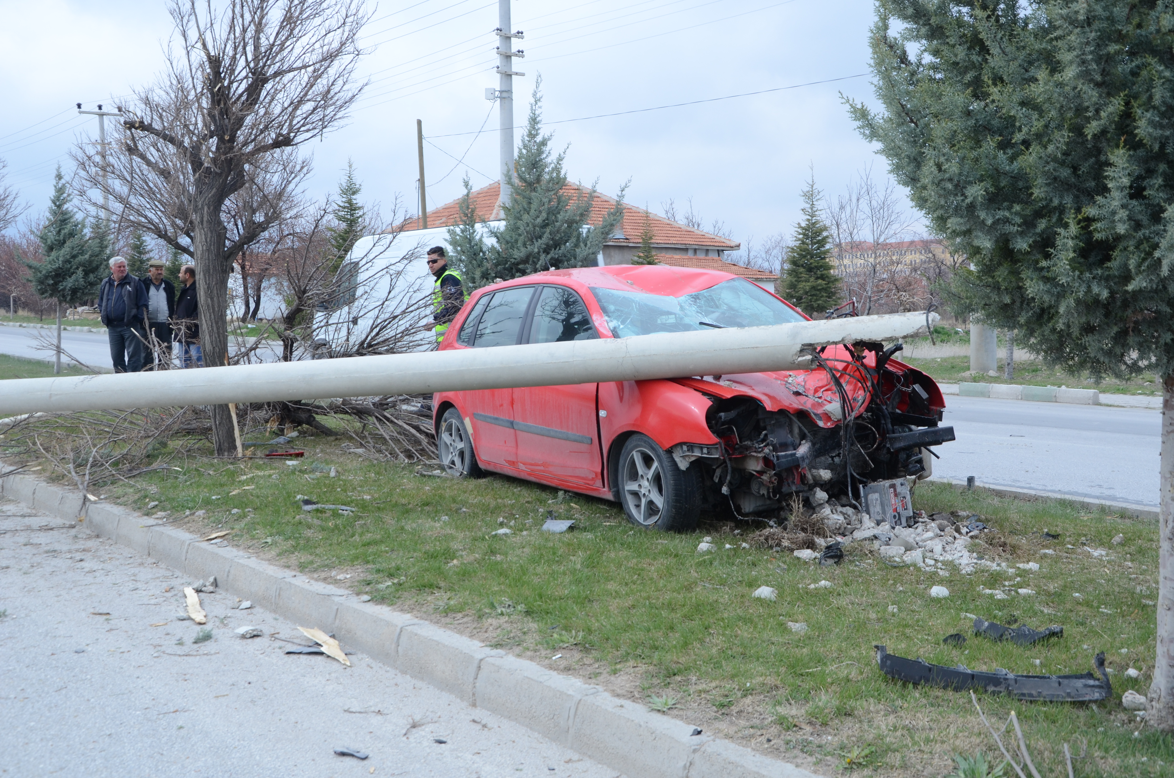 Otomobil Direk Devirdi 1 Yaralı