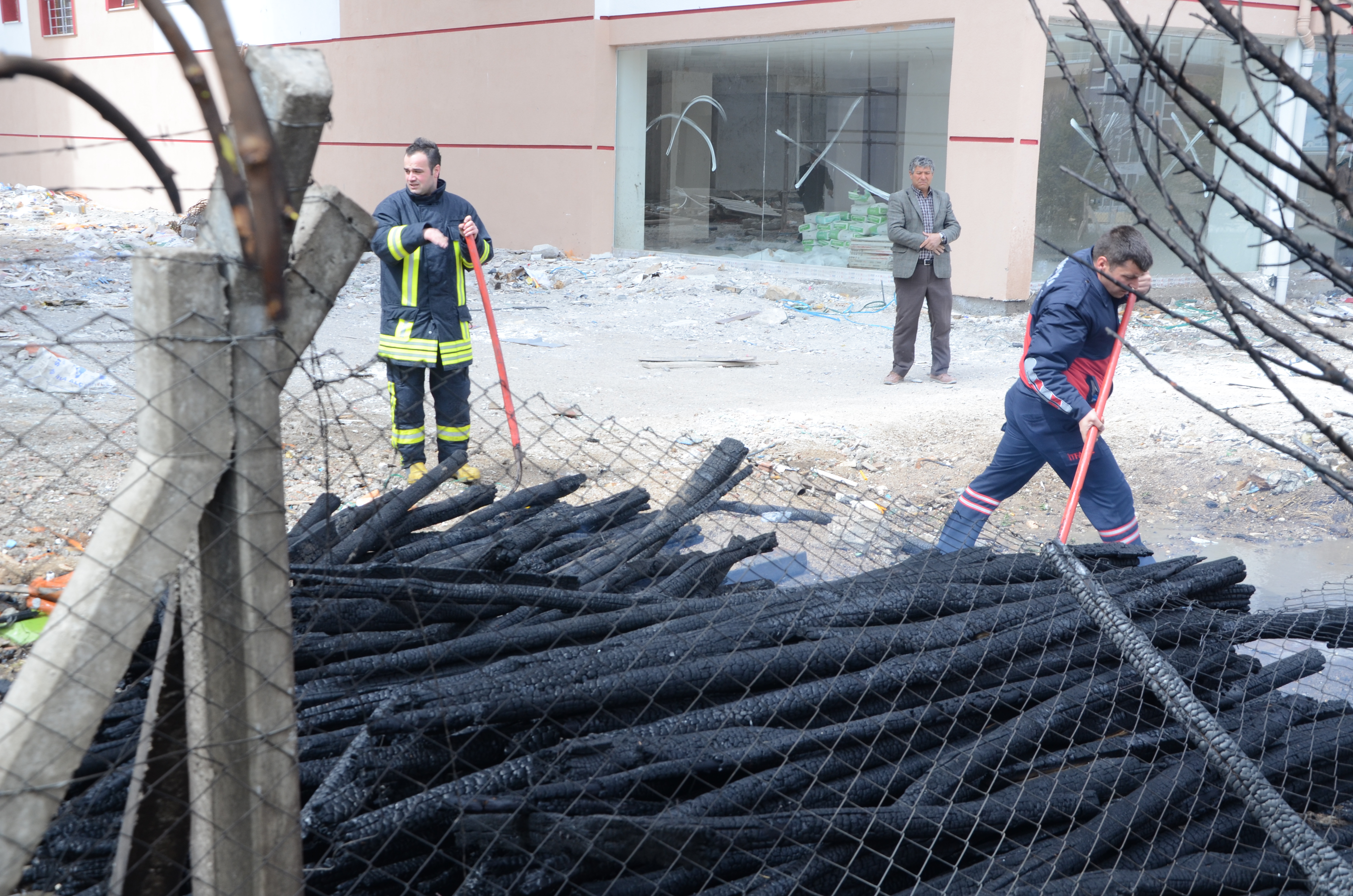 Şiddetli fırtına yangına neden oldu