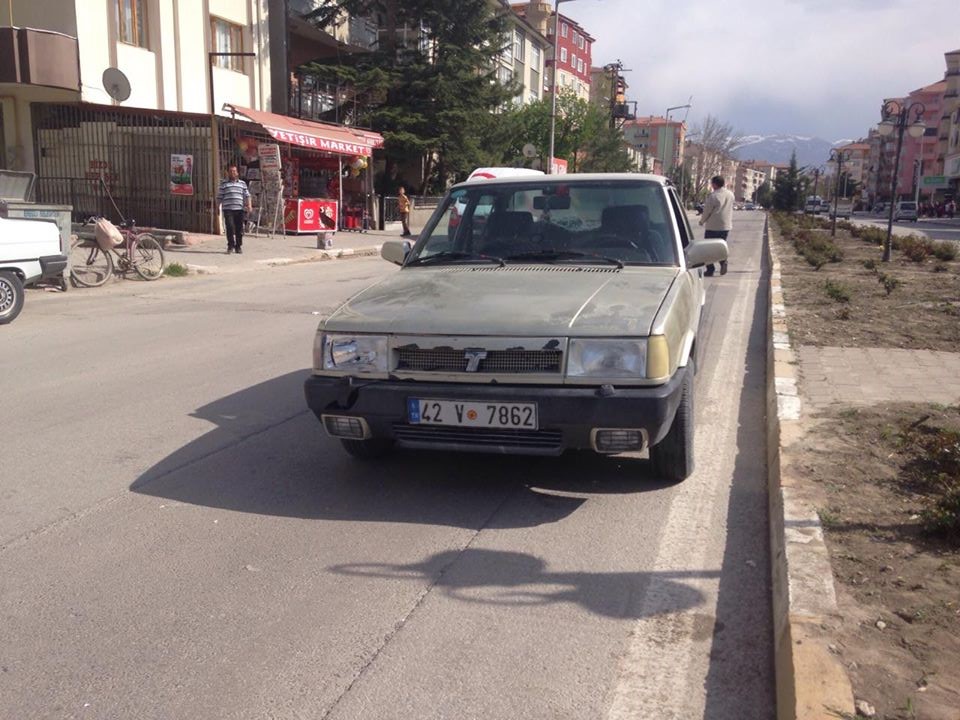 Otomobil Öğrencilere Çarptı: 2 Yaralı