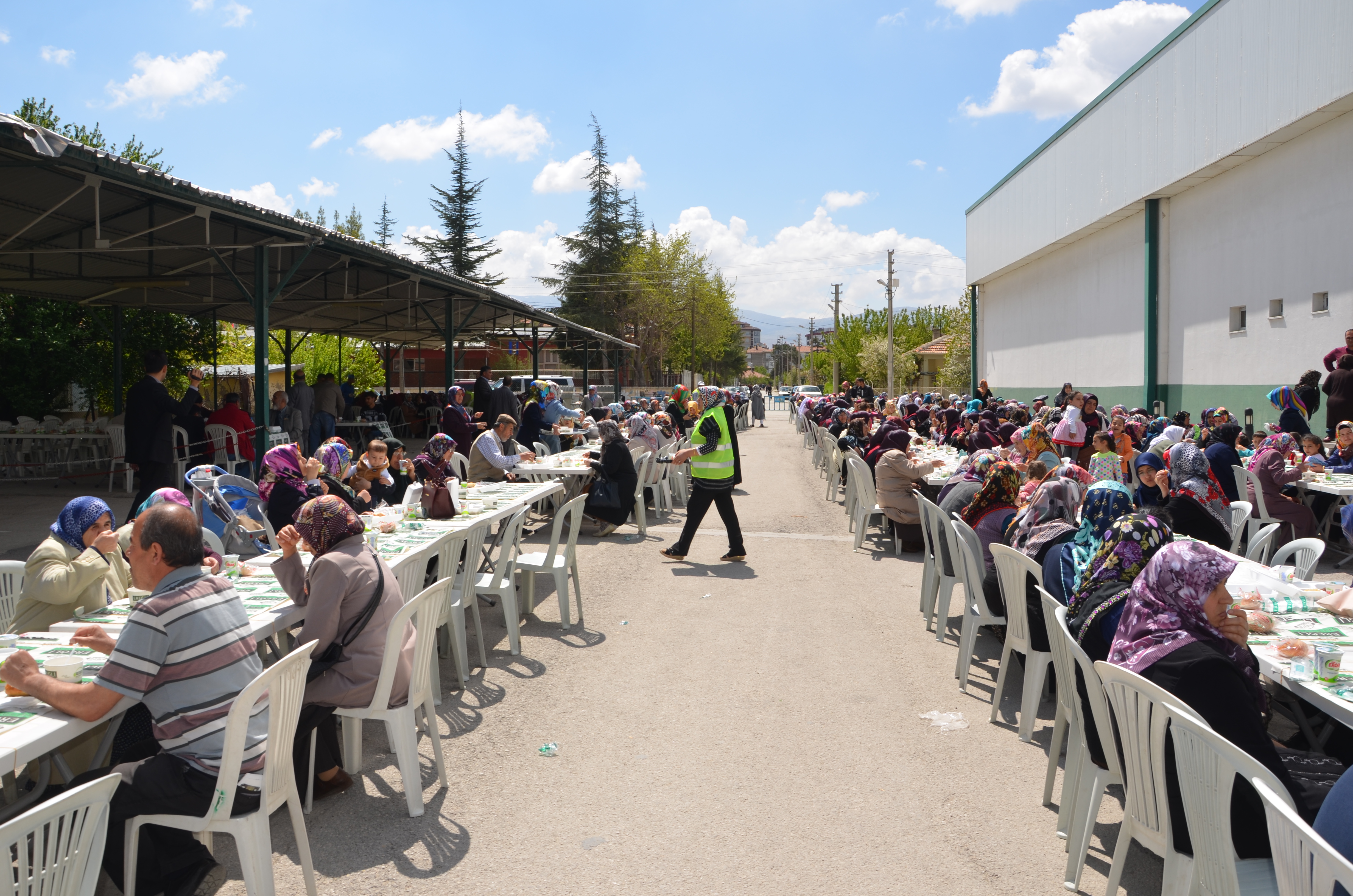 Belediyeden Kutlu Doğum Yemeği