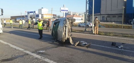 Otomobil karşı şeride uçtu: 1 yaralı