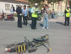 Otomobil ile bisiklet çarpıştı : 2 yaralı