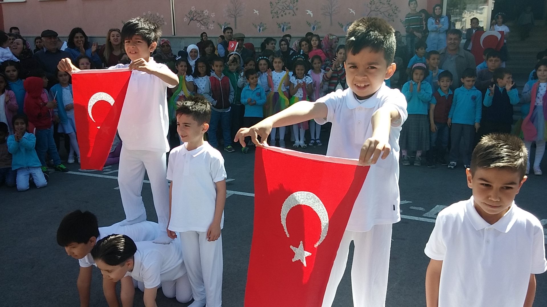 Namık Kemal Ortaokulunda  23 Nisan Kutlaması