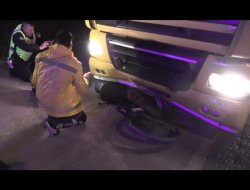 TIR'ın çarptığı bisiklet sürücüsü hayatını kaybetti