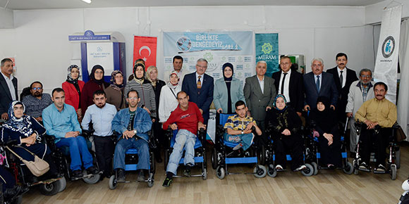 Meram'dan 12 Engelliye Akülü Araç Hediye Edildi