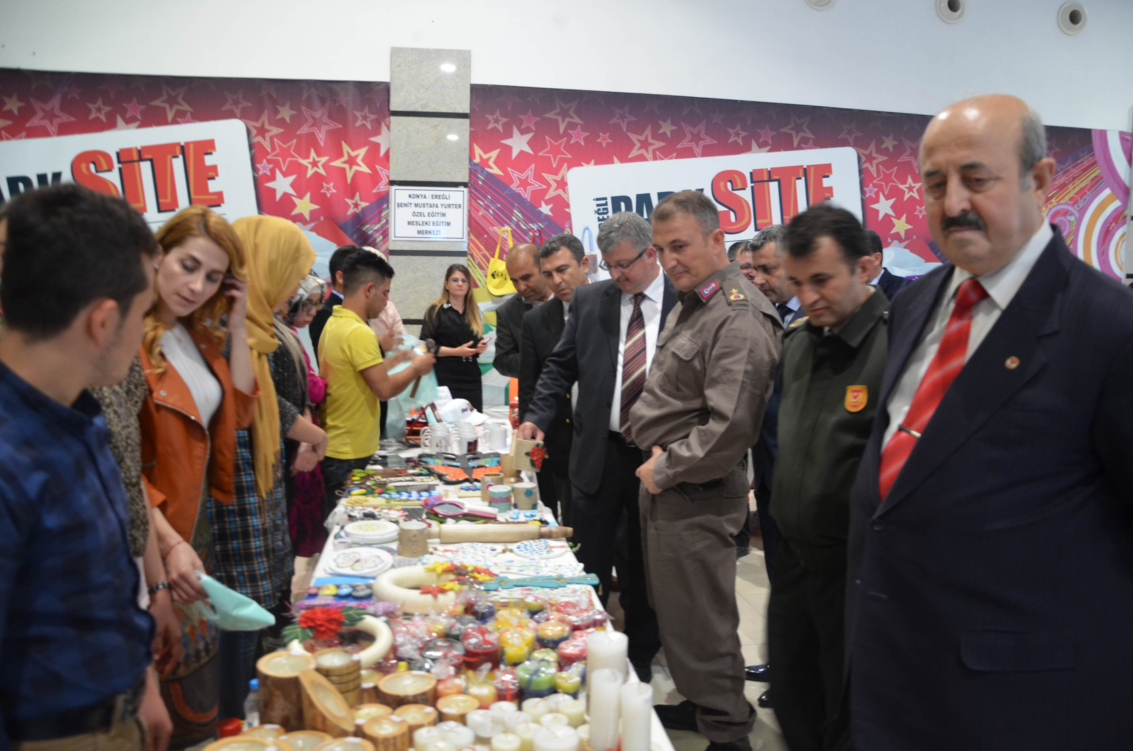 Özel Öğrenciler Emeklerini Kermeste Sergiledi