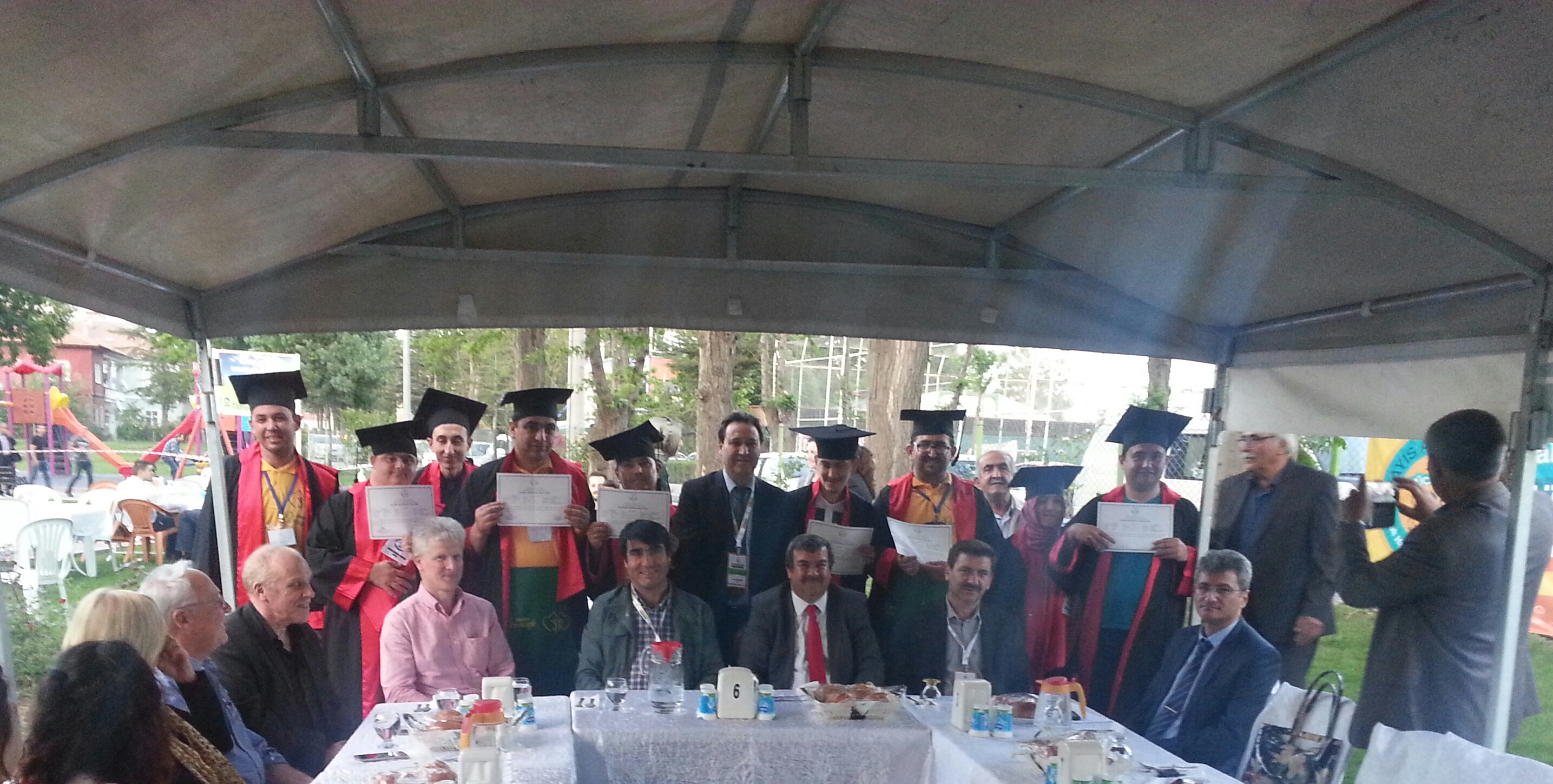 Özel öğrencilerin mezuniyet coşkusu