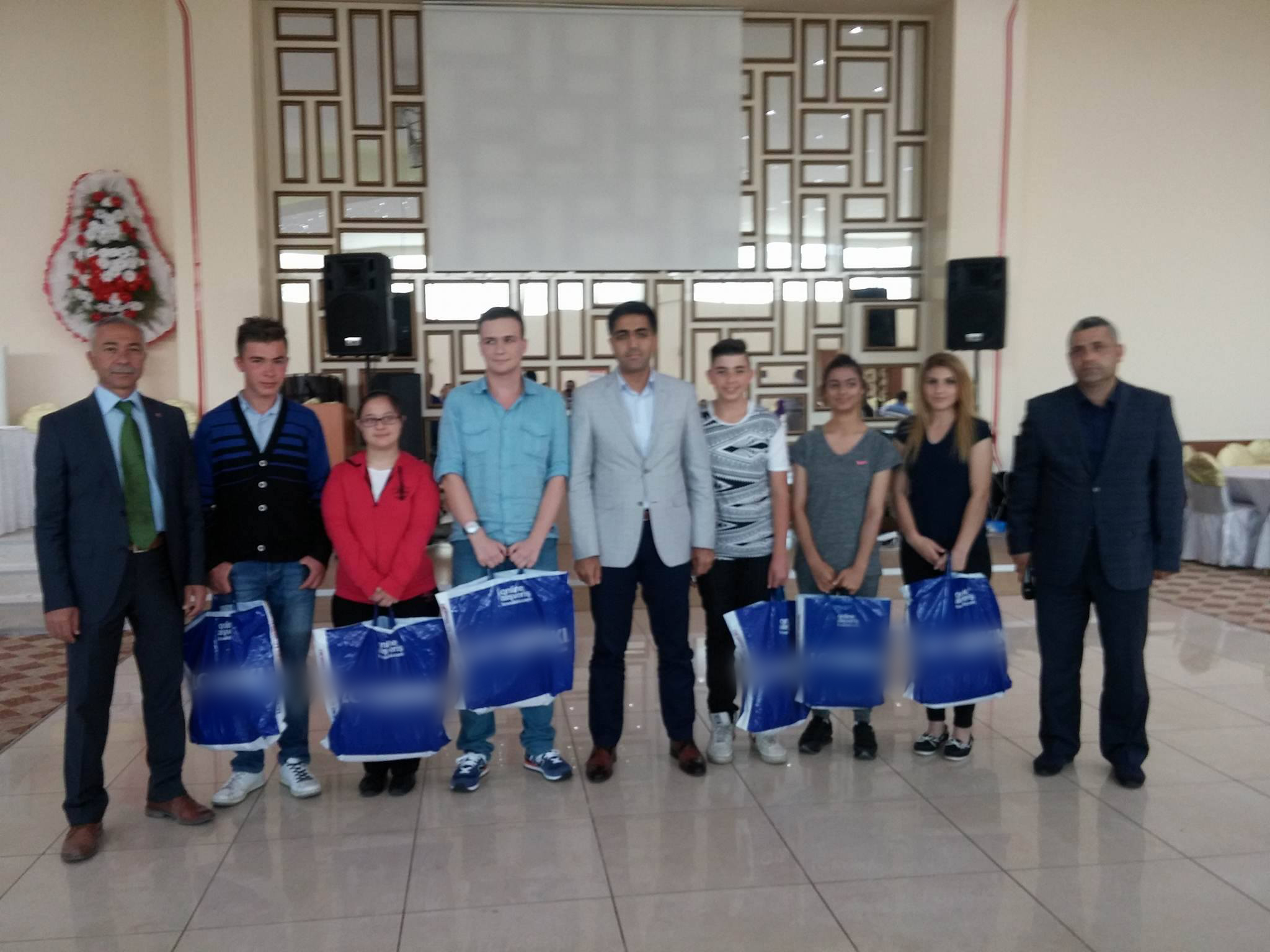 Özel Öğrenciler !...7 Bölge 7 Yöre Oynuyor Projesinde Buluştu