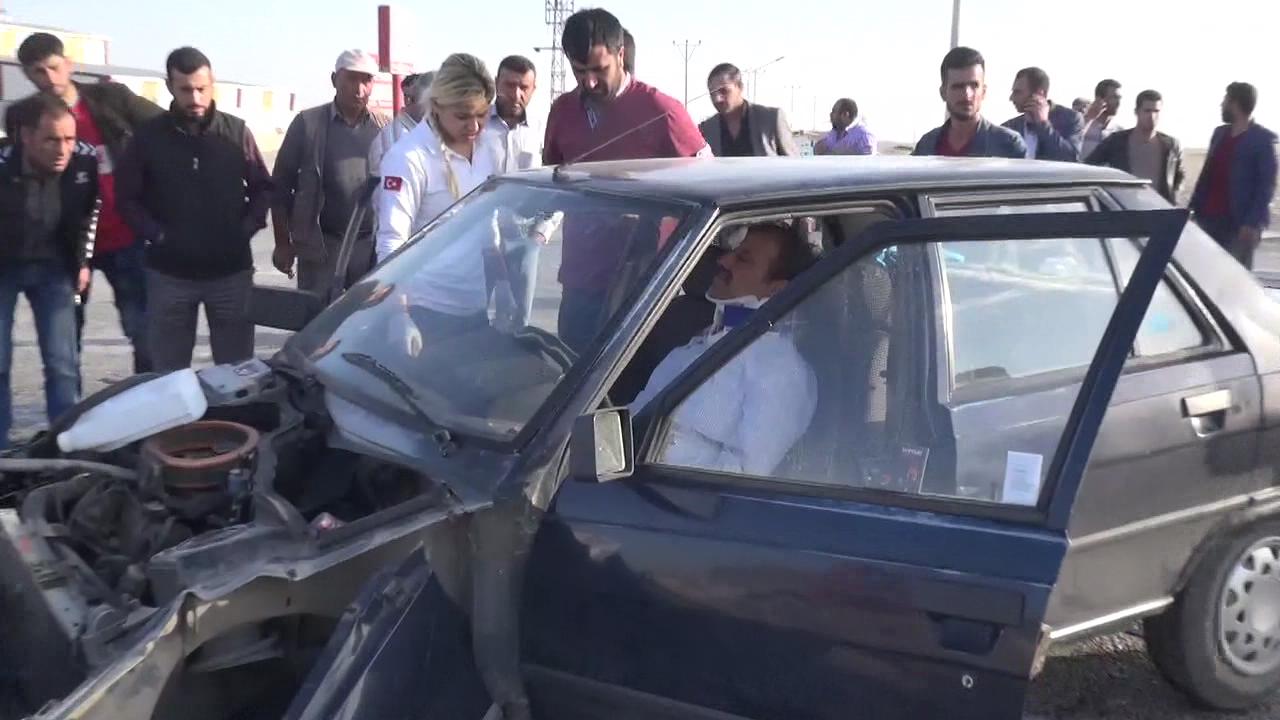 Otomobille Minibüs Çarpıştı: 1 Ölü, 5 Yaralı