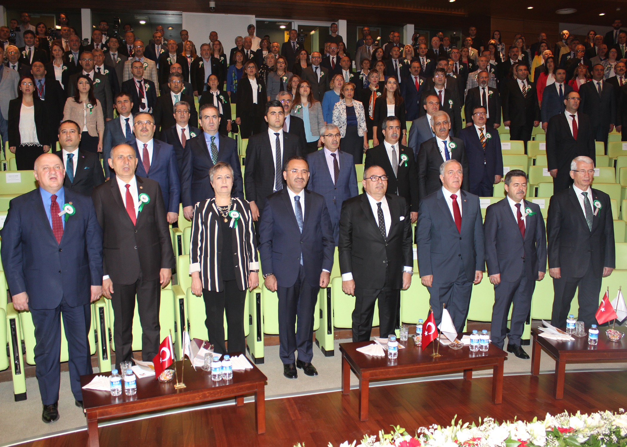 Adalet Bakanı Bekir Bozdağ’dan noterlere yasa sözü