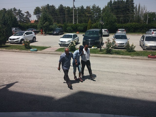 Polisten kablo hırsızlarına suçüstü