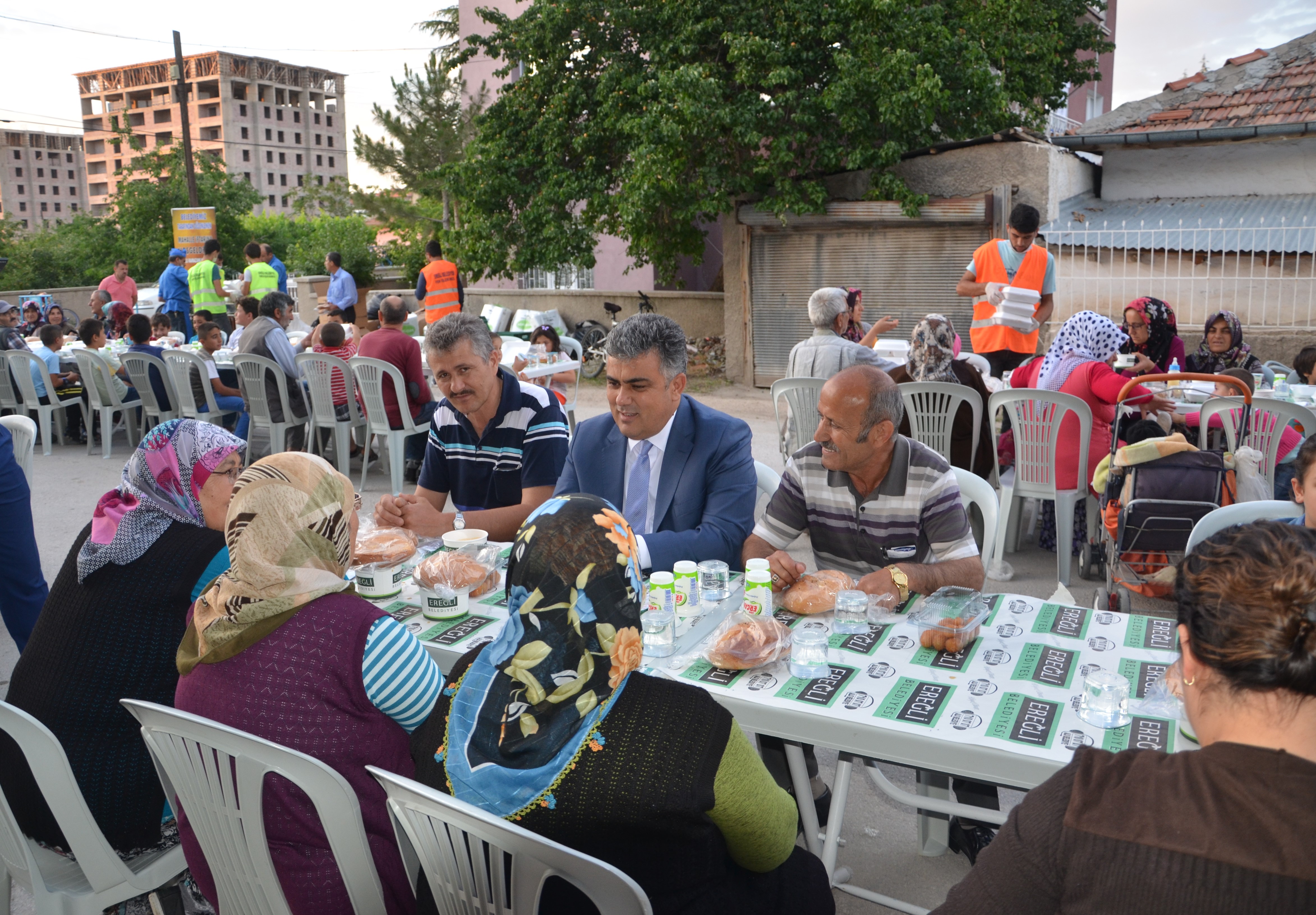 Mahallelerde İftar Sofraları Devam Ediyor