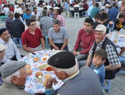 Emirgazi'de Geniş Katılımlı İftar Yemeği