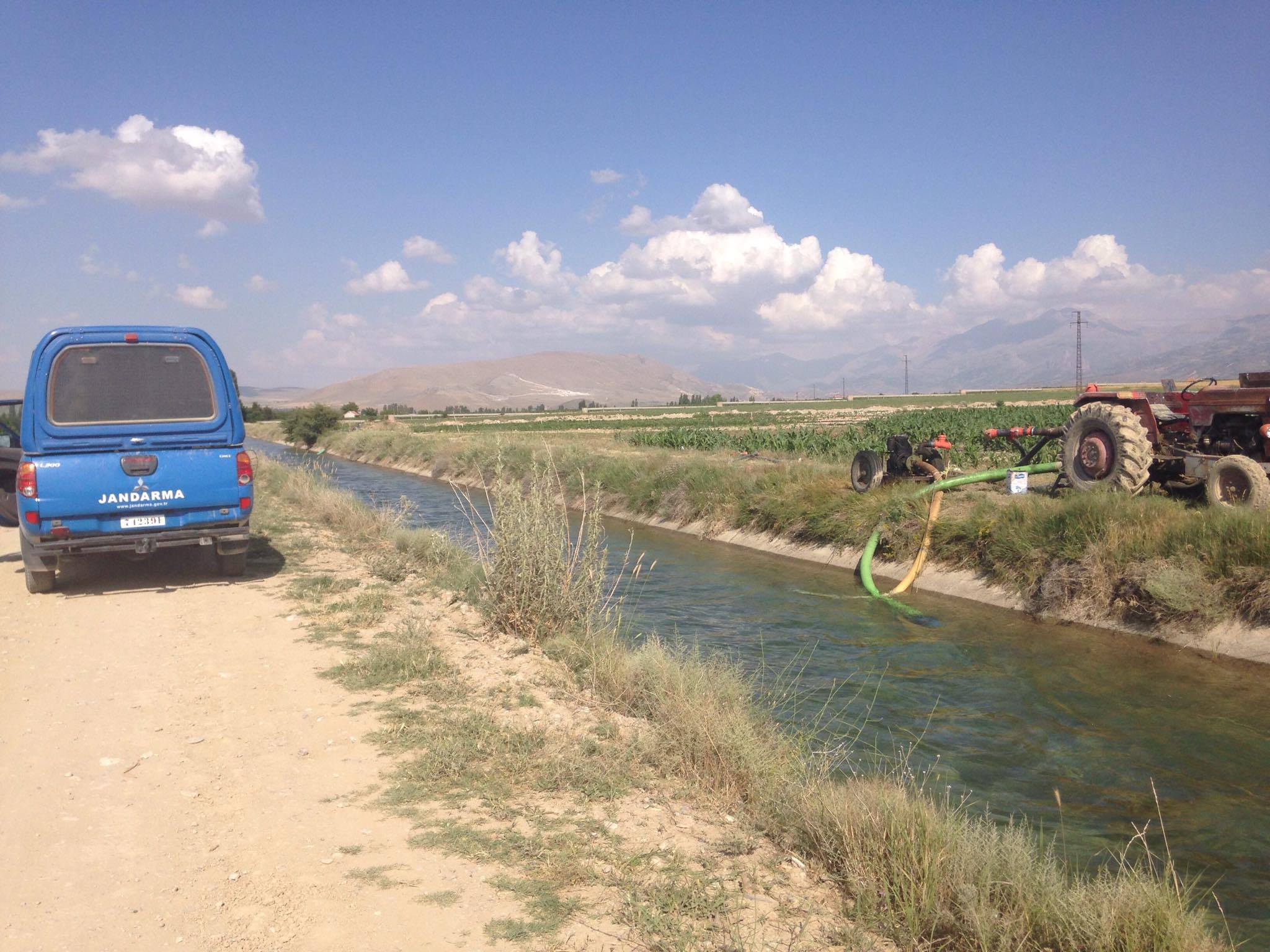 Vişne Toplarken Sulama Kanala Düşen Kardeşler Yaşam Mücadelesi Veriyor!!!