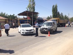 İki otomobil çarpıştı: 1 yaralı