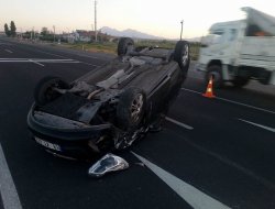 İki otomobil çarpıştı: 2 yaralı