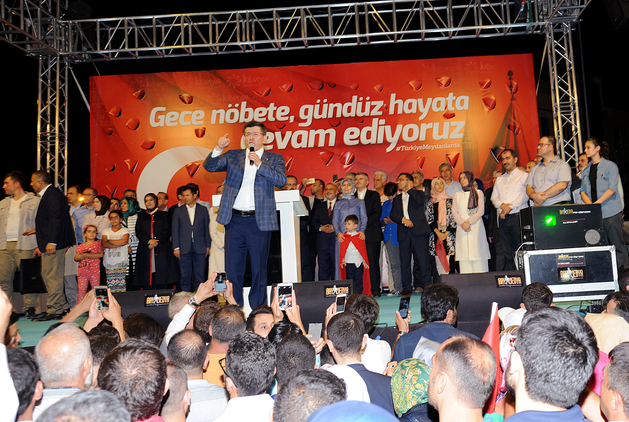 Vatan Sevgisi Meydanlara Sığmadı