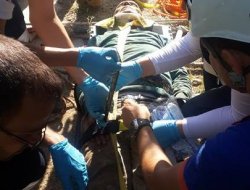 KUYUYA DÜŞEN BABA ve OĞLUNU, İTFAİYE KURTARDI