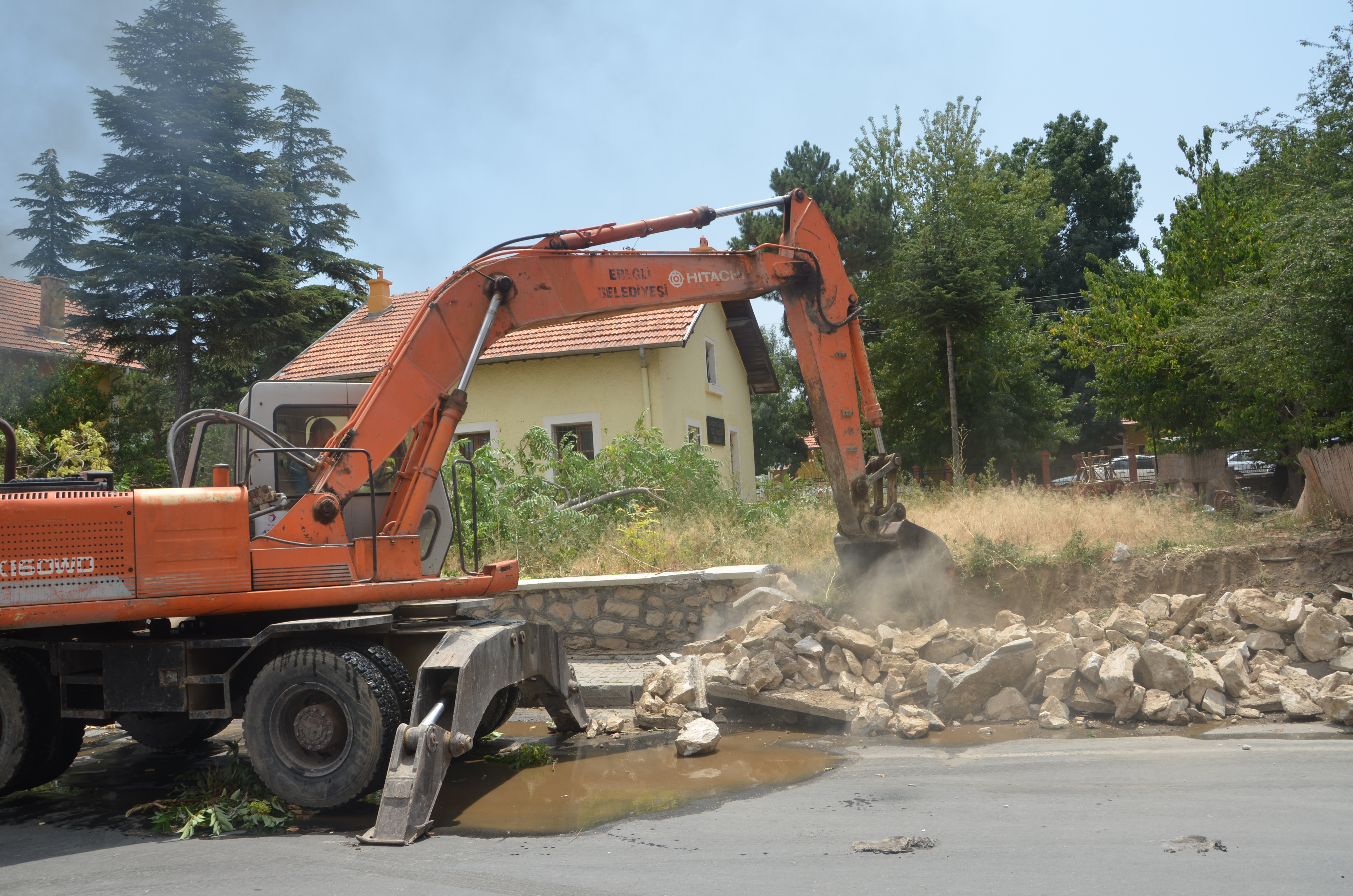 Kangren Olmuş Sorunlara Neşter Vuruluyor