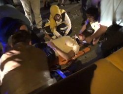 Hafif Ticari Araçla Motosiklet Çarpıştı: 1’i Ağır 2 Yaralı