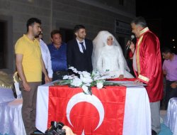 Demokrasi Nöbetinde Nikah!...